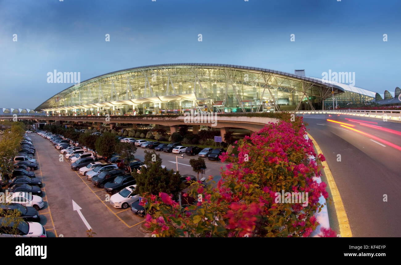 Vue de la nuit de l'Aéroport Baiyun de Guangzhou, province du Guangdong, Chine Banque D'Images