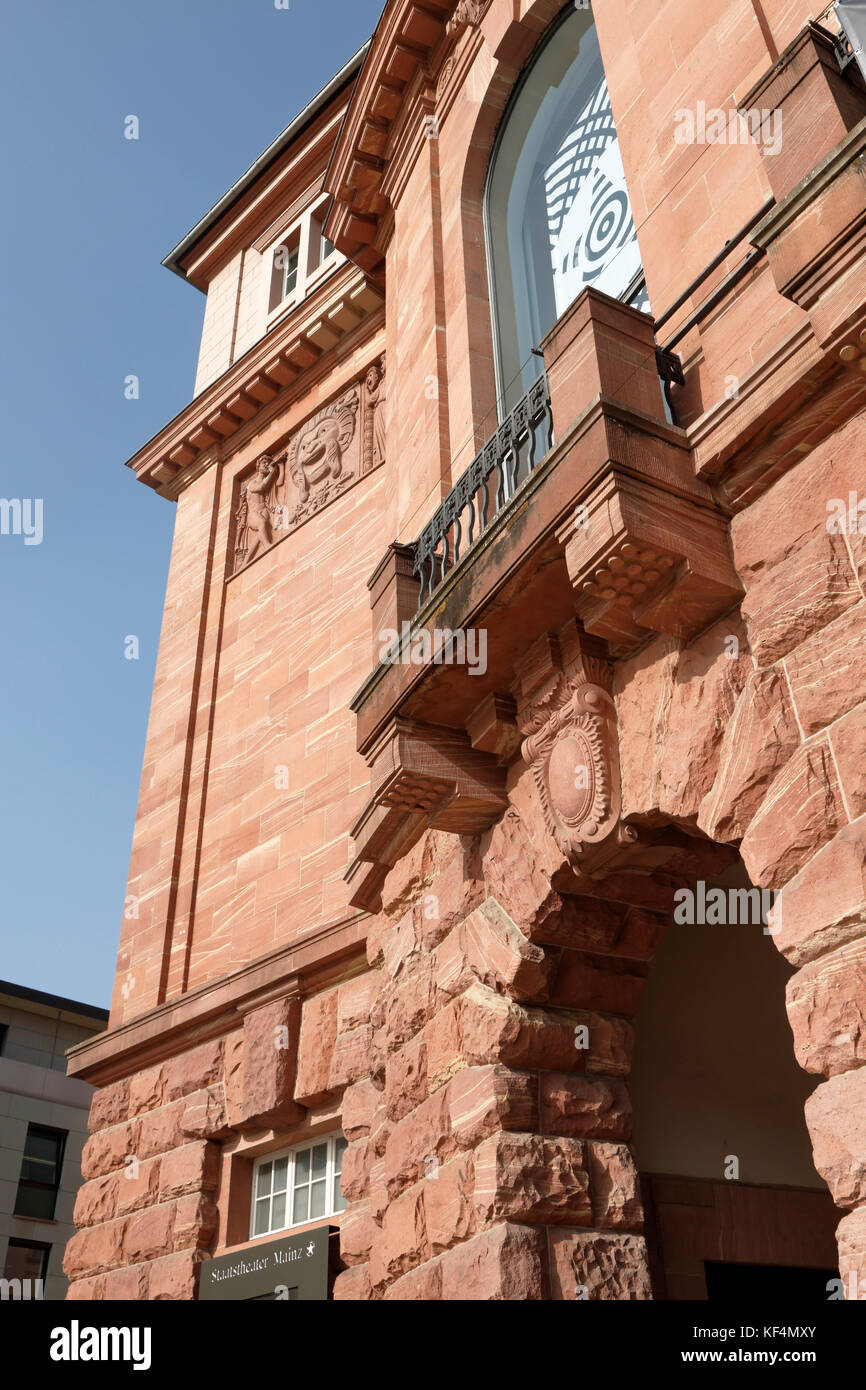 Staatstheater de Mayence, Rhénanie-Palatinat, grosses haus, arkadengang komoedie, soulagement, balkon, gelaender schmiedeeisen aus Banque D'Images