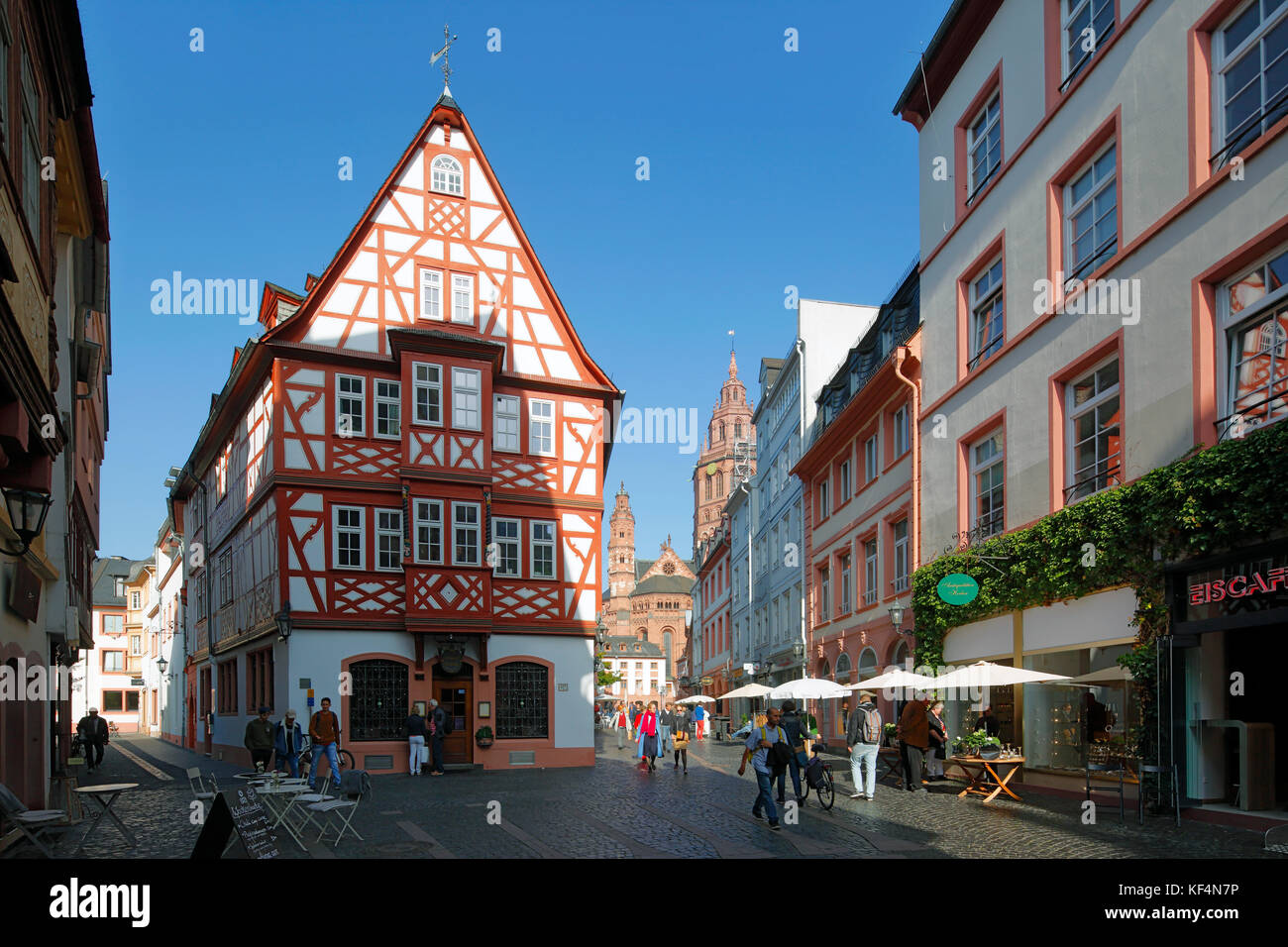 Mainzer altstadt mit weinhaus zum spiegel, hinten fachwerkhaus, der mainzer  dom, Mayence, Rhénanie-palatinat Photo Stock - Alamy