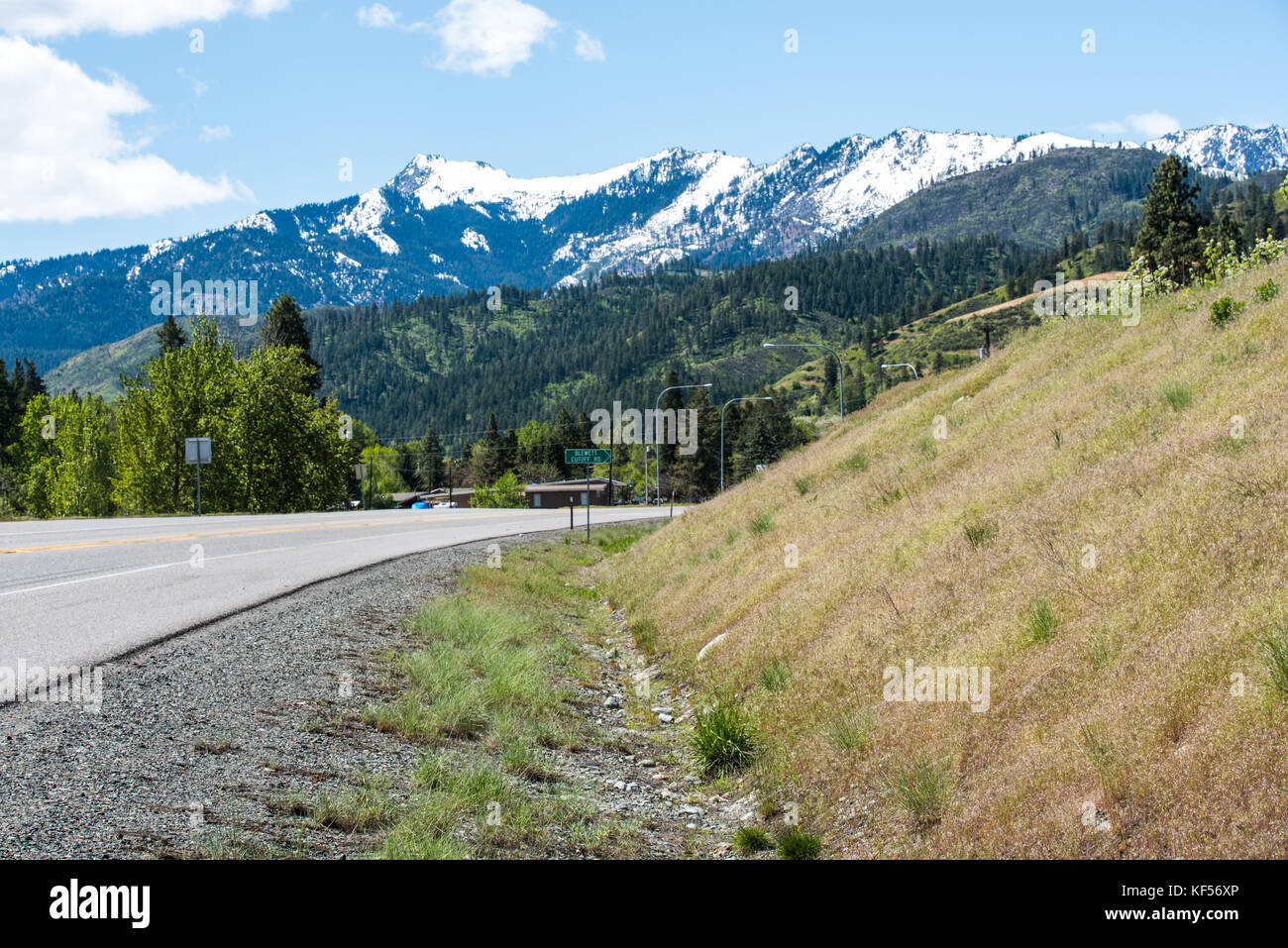 Route de blewett pass - environ cinq milles à l'est de Leavenworth, US Route 2 fusionne avec nous 97. un tournez à droite sur 97 nous mène jusqu'à blewett pass. Banque D'Images