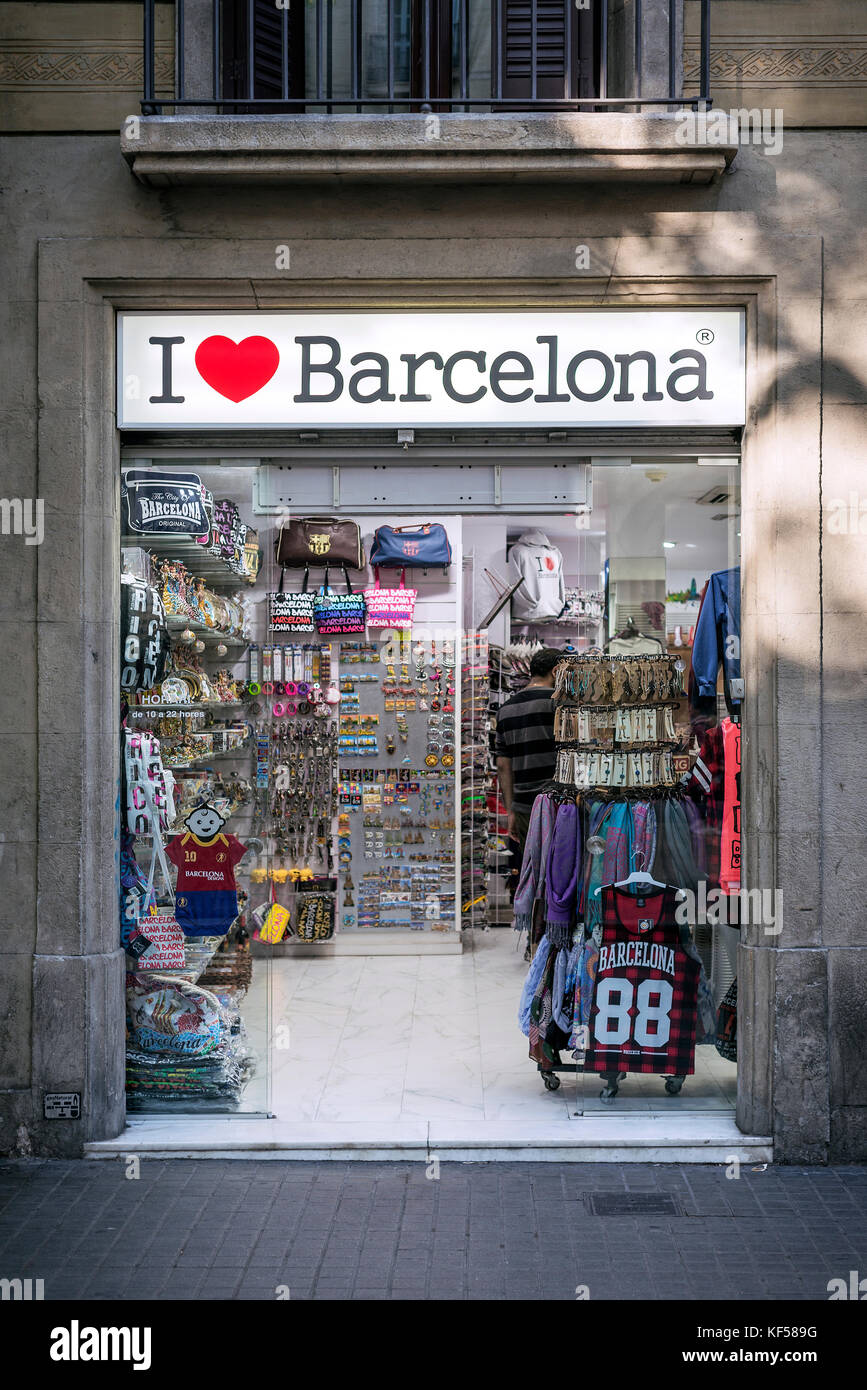 J'aime le magasin de souvenirs touristiques de Barcelone à l'extérieur du centre-ville de Las Ramblas, au centre de Barcelone Espagne Banque D'Images