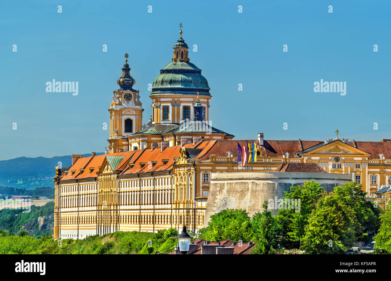 Avis de Stift Melk, une abbaye bénédictine au-dessus de la ville de Melk en Autriche Banque D'Images
