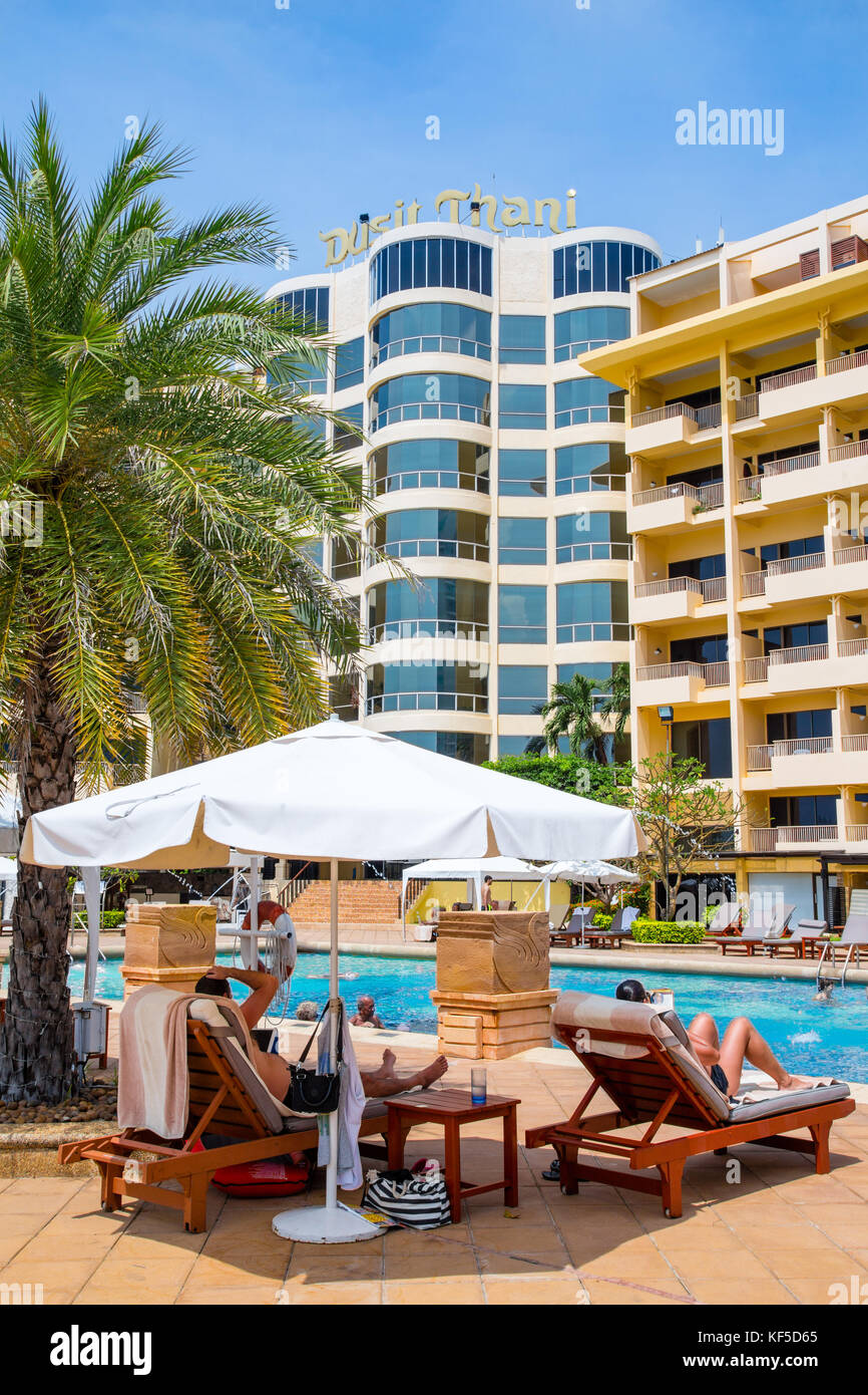 Le Dusit Thani hotel de luxe et piscine à Pattaya, Thaïlande Banque D'Images