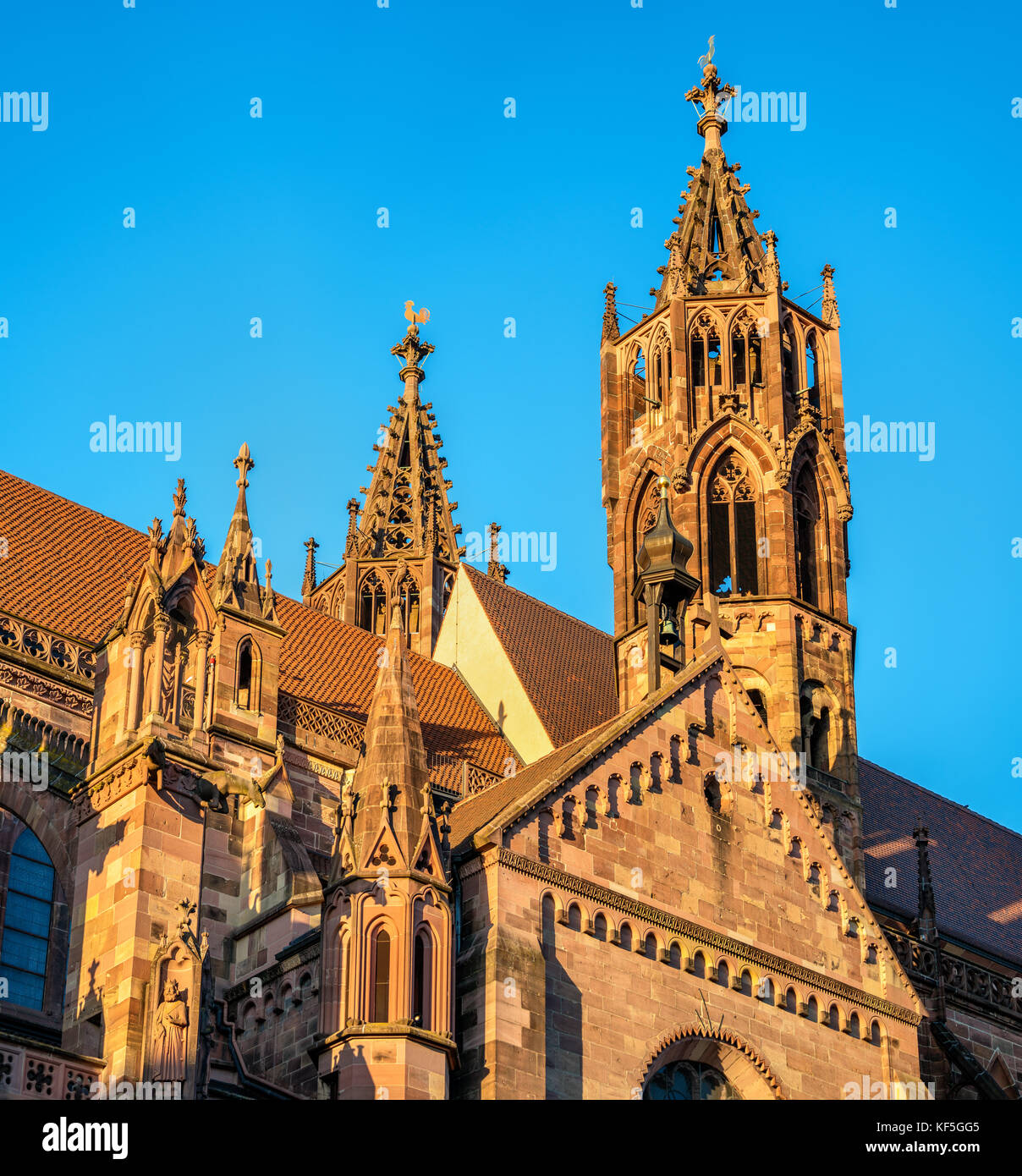Freiburg Minster, la cathédrale de Fribourg-en-Brisgau, dans le sud-ouest de l'Allemagne Banque D'Images