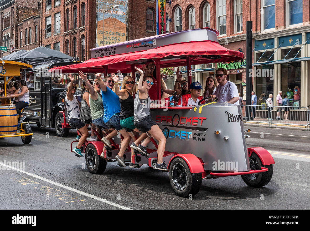 Rocket bike pignon partie voyages sur Broadway, Nashville, Tennessee, USA. Banque D'Images