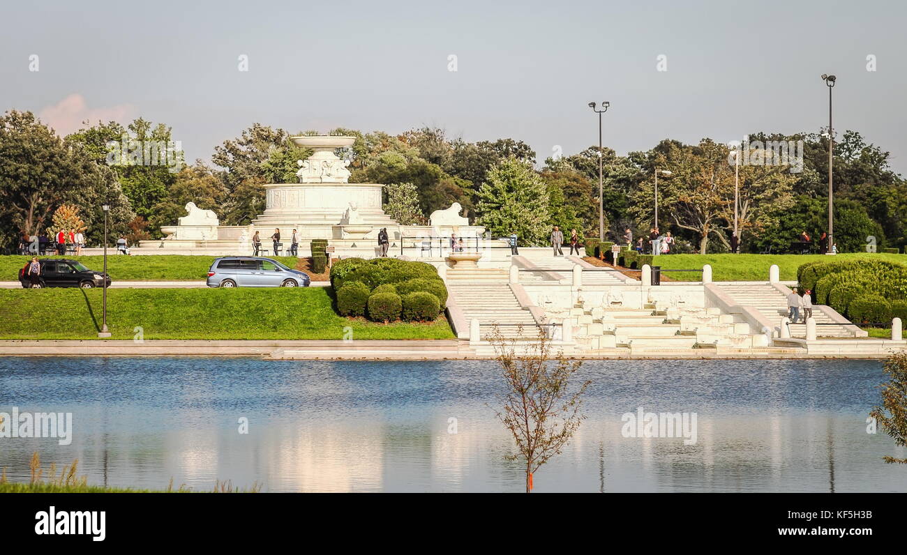 Detroit, MI, USA - 2 octobre 2016 : la fontaine du mémorial James Scott est un monument situé à belle isle park, conçu par l'architecte cass gilbert et Banque D'Images