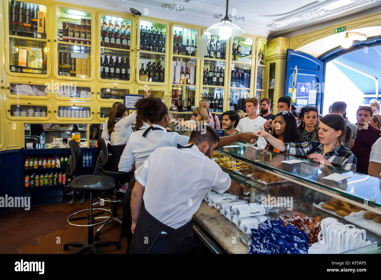 Lisbonne Portugal,Belem,quartier historique,Rua de Belem,Fabrica de Pasteis de Belem,boulangerie,pâtisserie,confiserie portugaise,spécialité locale,comptoir,H Banque D'Images