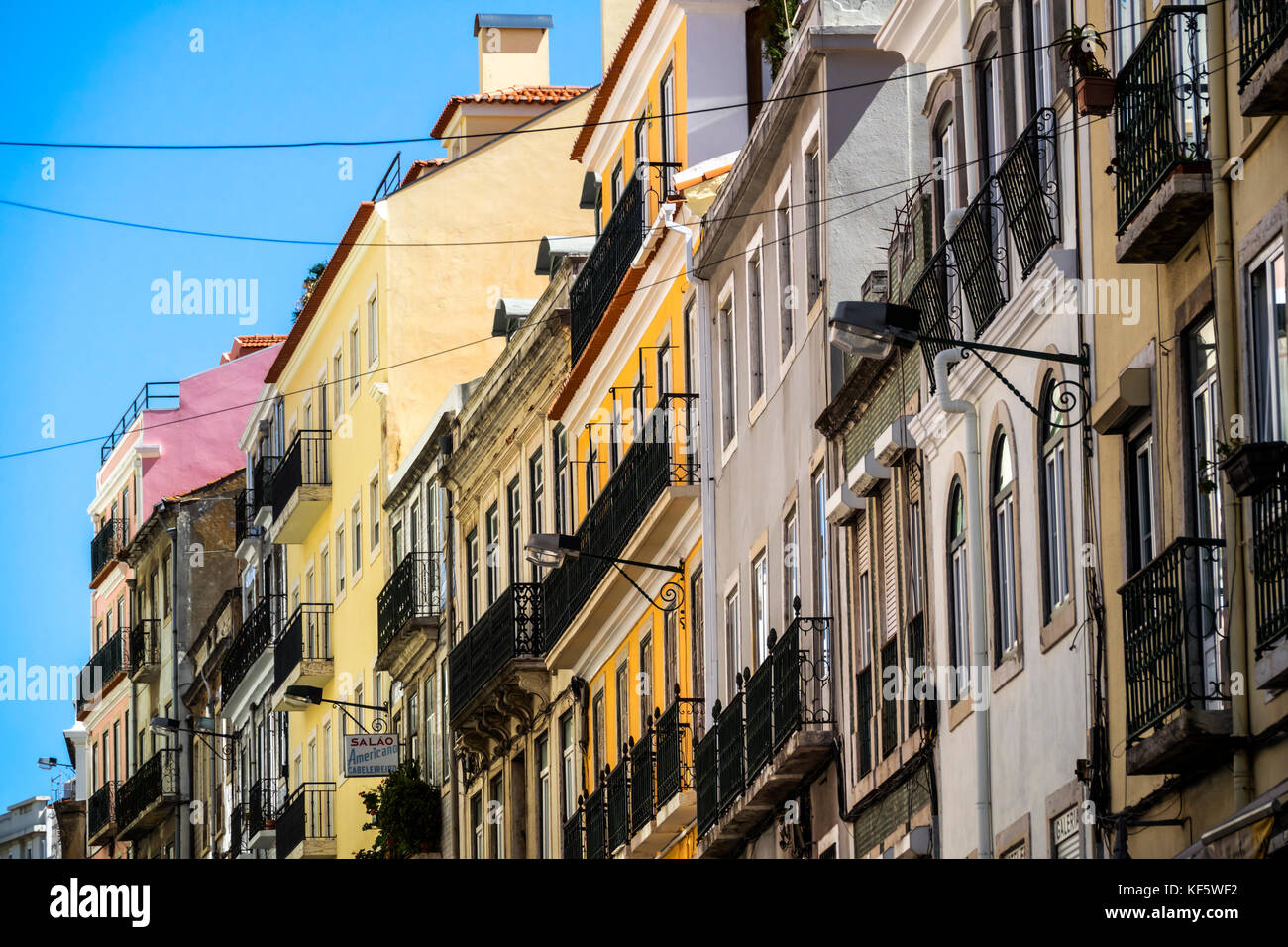 Lisbonne Portugal,Rato,Rua de Sao Filipe Neri,quartier,appartements résidentiels,balcons,hispanique Latin Latino minorité ethnique,immigré imm Banque D'Images