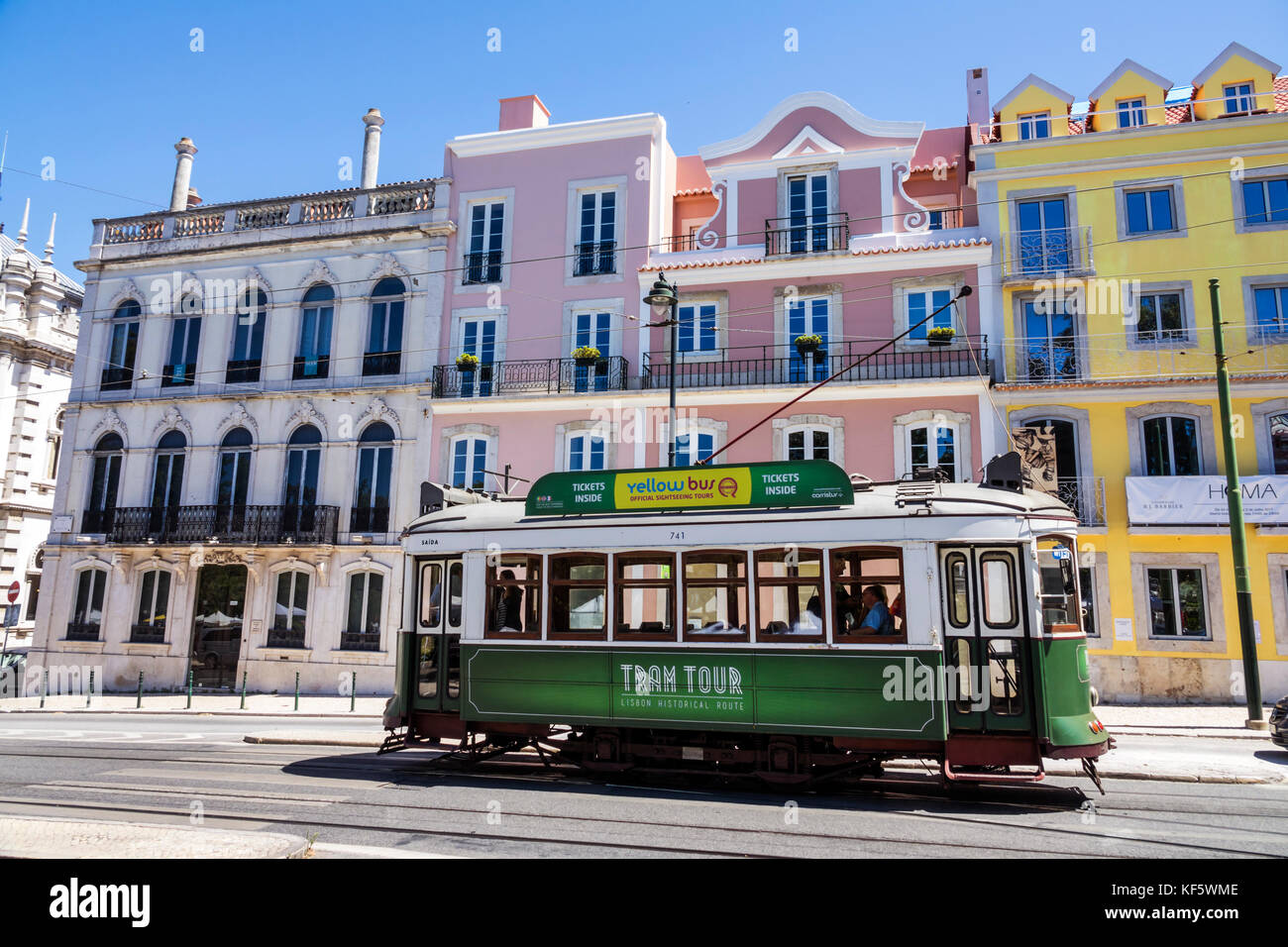 Lisbonne Portugal,Bairro Alto,Praca do principe Real,plaza,Square,vintage trolley,tram,quartier historique,appartements résidentiels,hispanique,immigr Banque D'Images