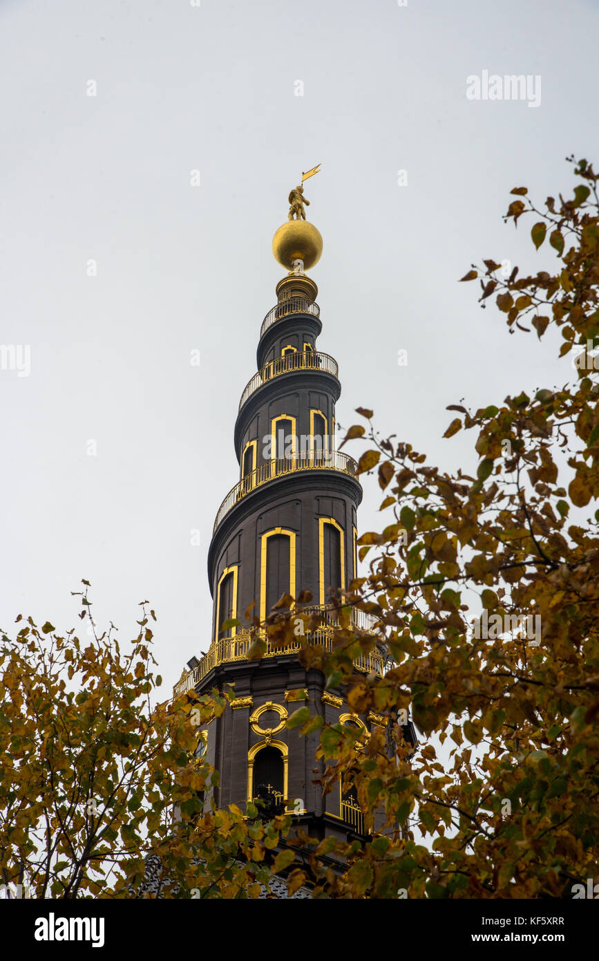 La tour spirale de l'église à Copenhague, Danemark Banque D'Images