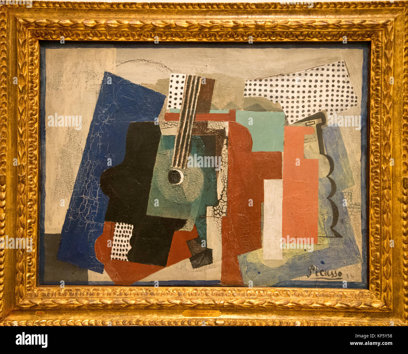 "La vie avec porte, guitare et des bouteilles" de Picasso Banque D'Images
