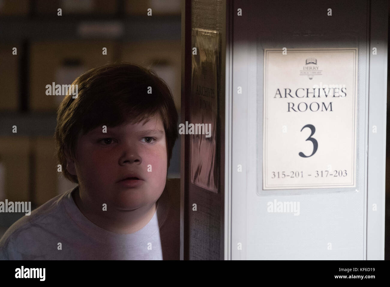 DATE de sortie: 8 septembre 2017 TITRE: IT STUDIO: New Line Cinema DIRECTOR: Andy Muschietti COMPLOT: Un groupe d'enfants intimidés se rassemblent lorsqu'un démon shapeshifting, prenant l'apparence d'un clown, commence à chasser les enfants. Avec: Jeremy RAY TAYLOR - Ben Hascomb. (Image De Crédit : © New Line Cinema/Entertainment Pictures) Banque D'Images