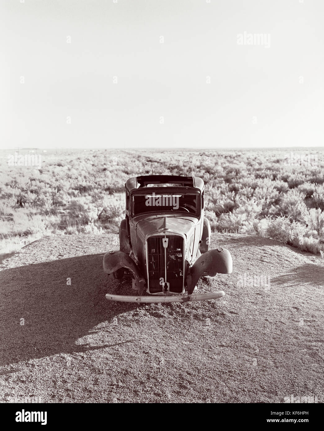 États-Unis, Arizona, Ford Truck historique, parc national de Petrified Forest, Painted Desert (B&W) Banque D'Images