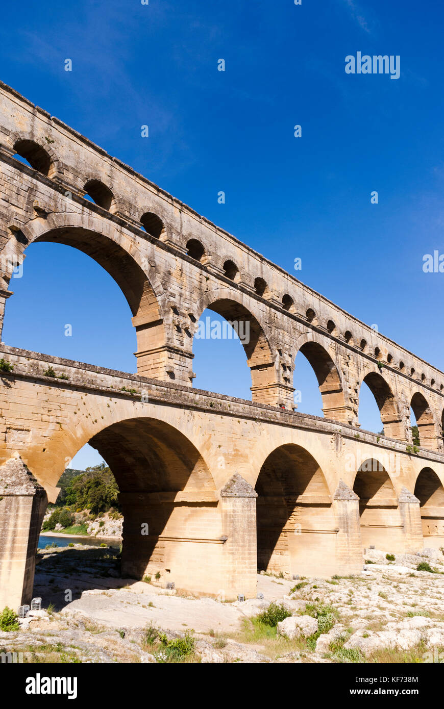 Le Pont du Gard, un aqueduc Romain ancien pont qui traverse la rivière Gard dans le sud de la France. Banque D'Images