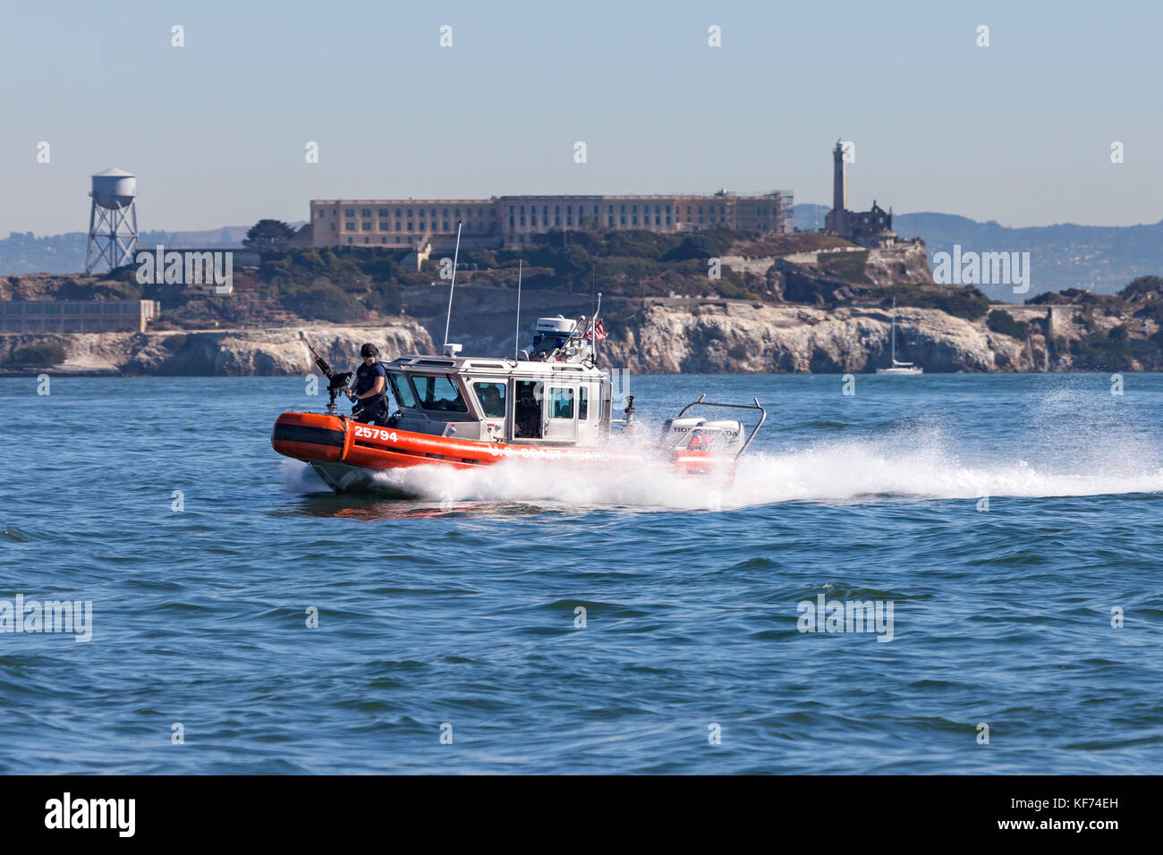 La TDDSM La Garde côtière canadienne dans une classe Defender-voile, bateau d'intervention aka - Small (RB-S), les patrouilles au cours de la baie de San Francisco 2017 activités de la Semaine de la flotte. Banque D'Images