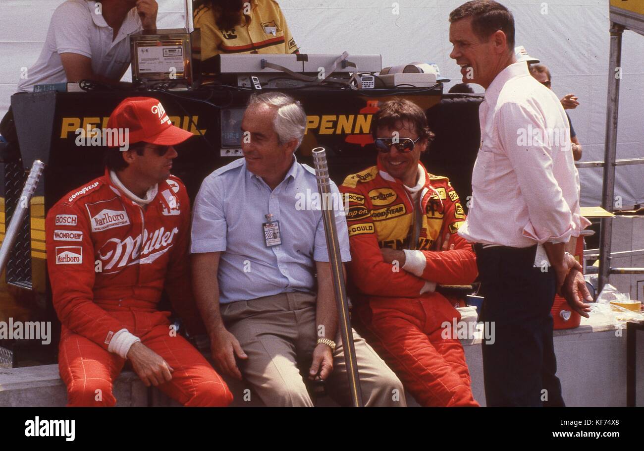 Quatre célèbres racers ; l-r, Danny Sullivan, Roger Penske, Rick Mears et debout, Bobby Unser au cours de la promenade Meadowlands GP à East Rutherford, NJ Banque D'Images