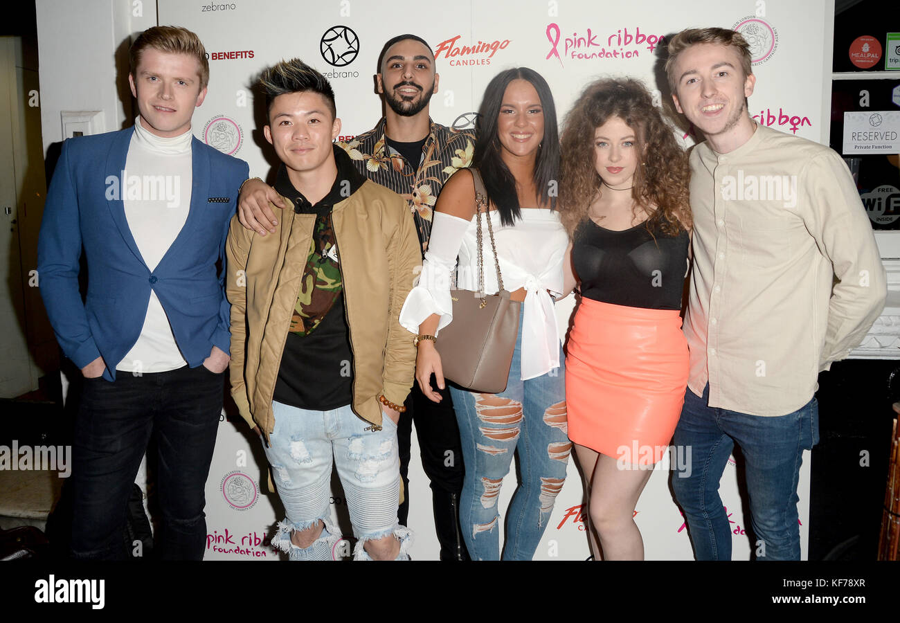 La photo Doit Être Créditée ©Alpha Press 078237 25/10/2017 Stage School D&B Academy of Performing Arts Etudiants à la Pink Ribbon Foundation 4ème annuelle Londres 2017, tenue à Zebranos en grec St, Soho, Londres. Banque D'Images