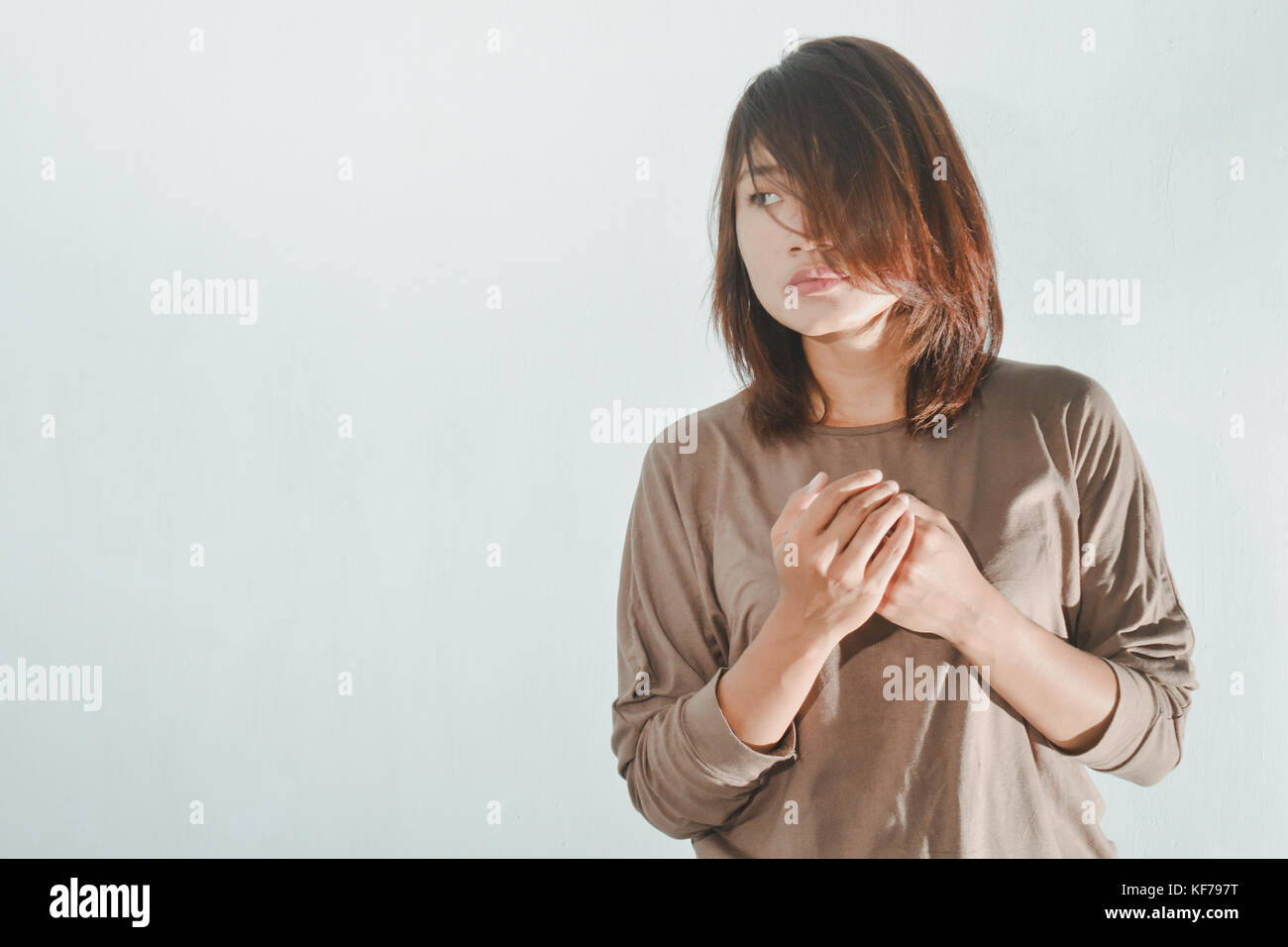 Triste expression femme asiatique Banque D'Images