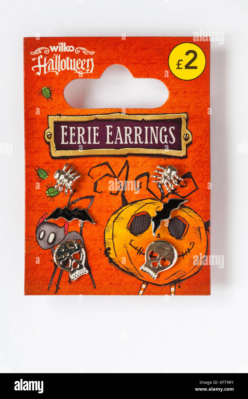 Wilko étrange Halloween spider - boucles d'oreilles, des boucles d'oreilles crâne chauve-souris et isolé sur fond blanc Banque D'Images