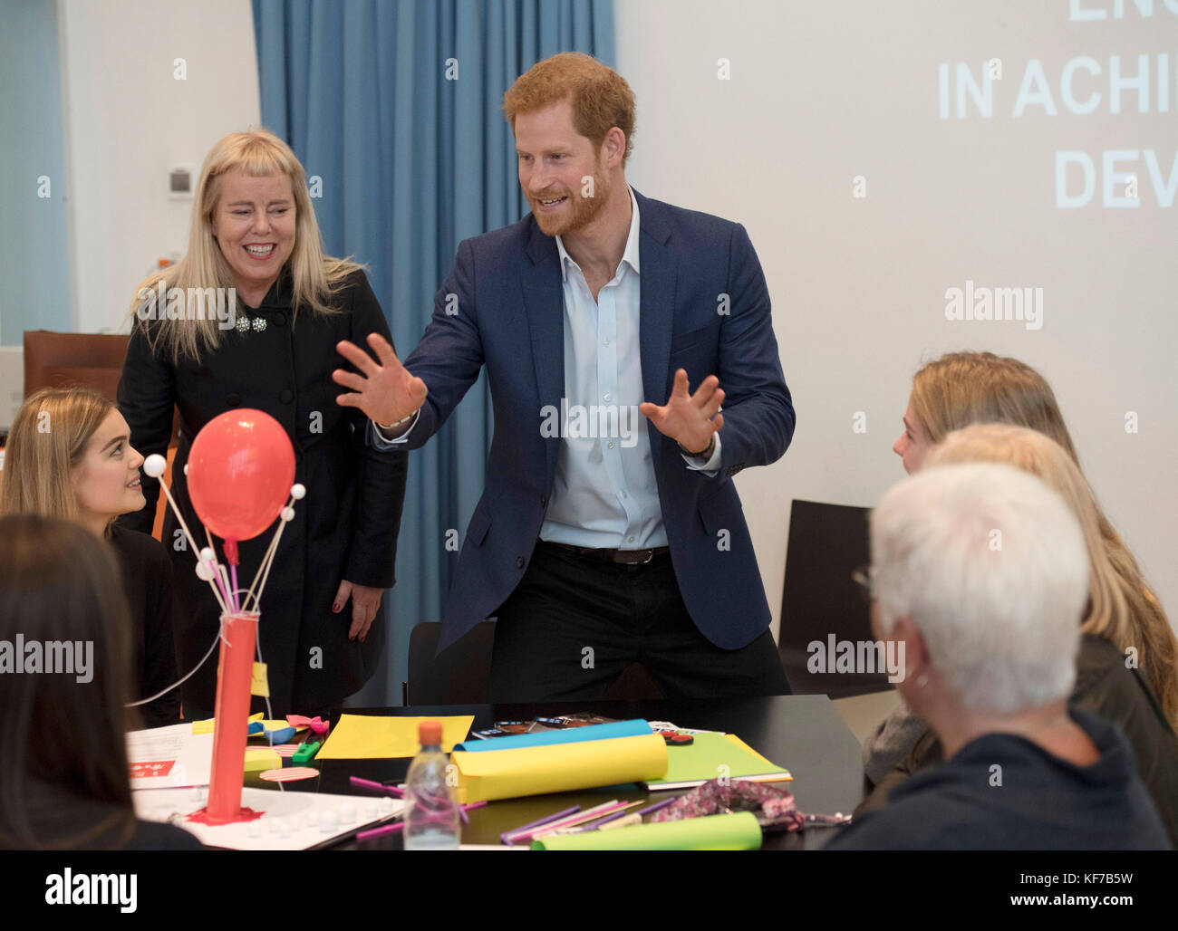 Le Prince Harry visite le gymnase Orestad, une école innovante qui fait partie d'un réseau mondial encourageant les élèves à identifier et à résoudre les problèmes auxquels leur génération est confrontée, à Copenhague lors de sa visite officielle au Danemark. Banque D'Images