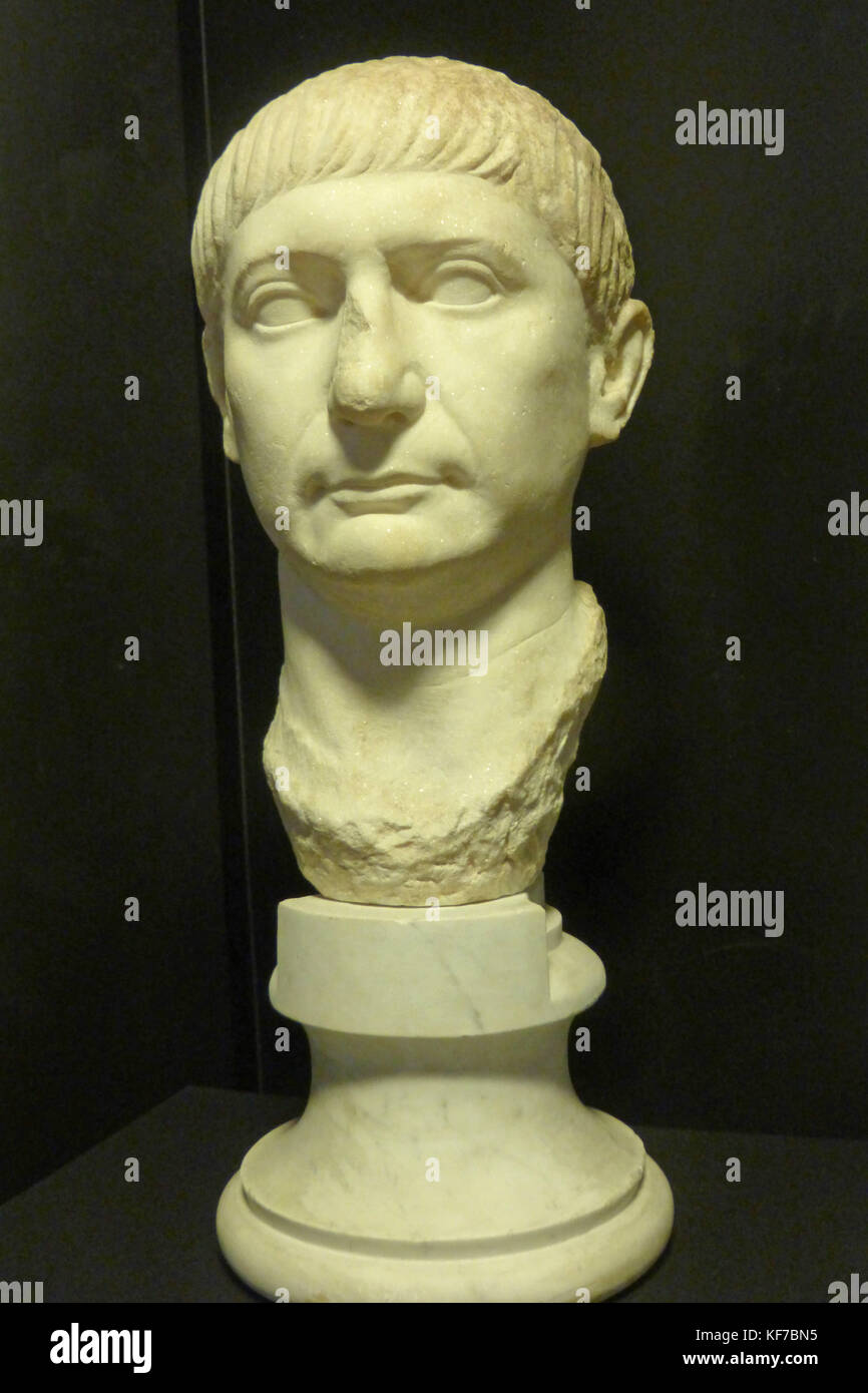 Sculpture portrait de l'empereur romain trajan, début du deuxième siècle après J.-C., exposé dans le Musée Archéologique de Cagliari, Sardaigne Banque D'Images