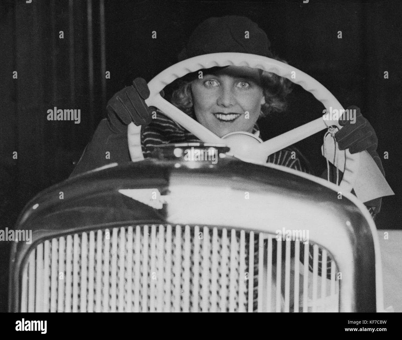 Hillman minx avec modèle féminin au Motor Show 1933 Banque D'Images