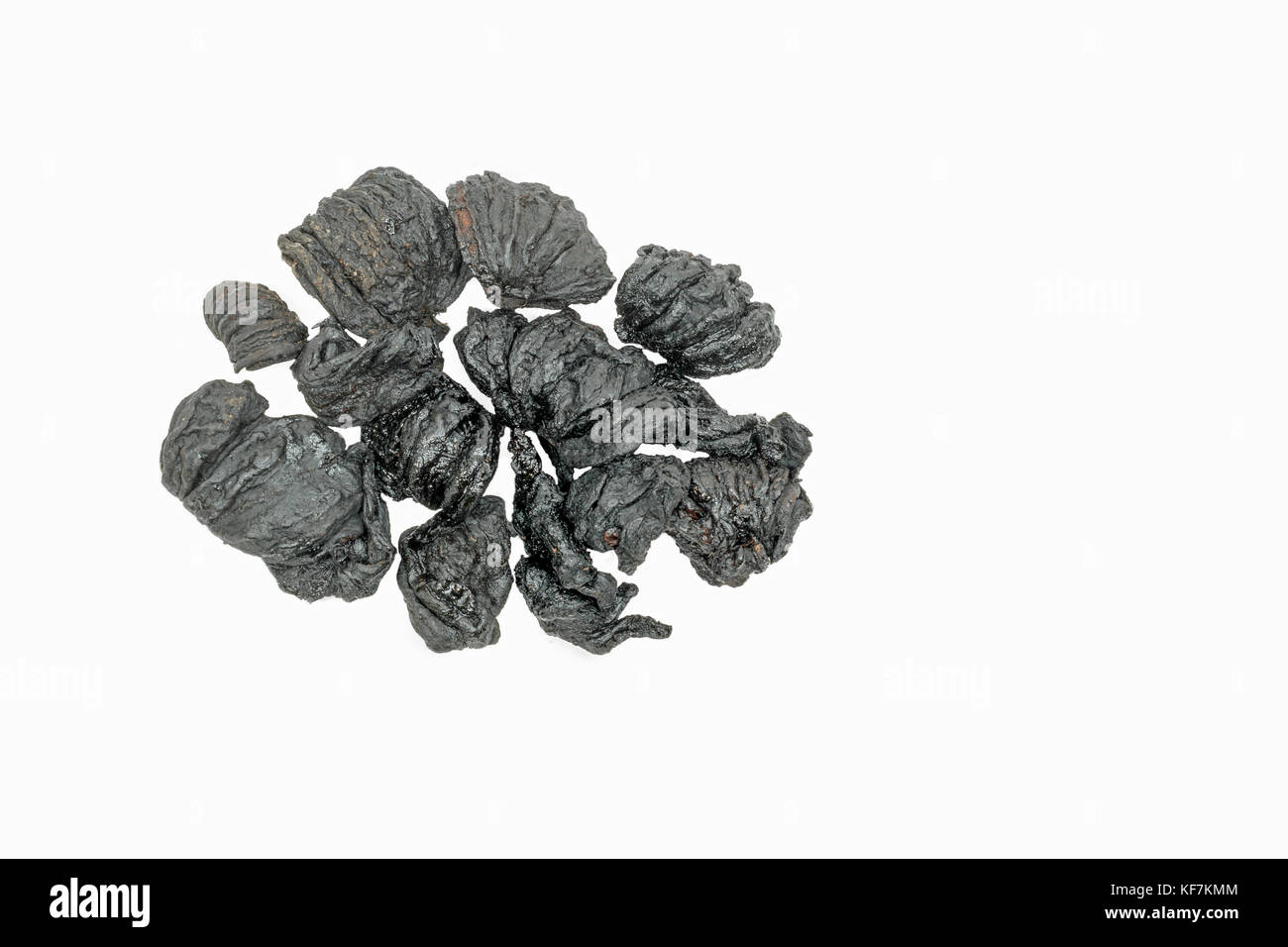 Malabar tamarind ou séché brindleberry sur fond blanc Banque D'Images