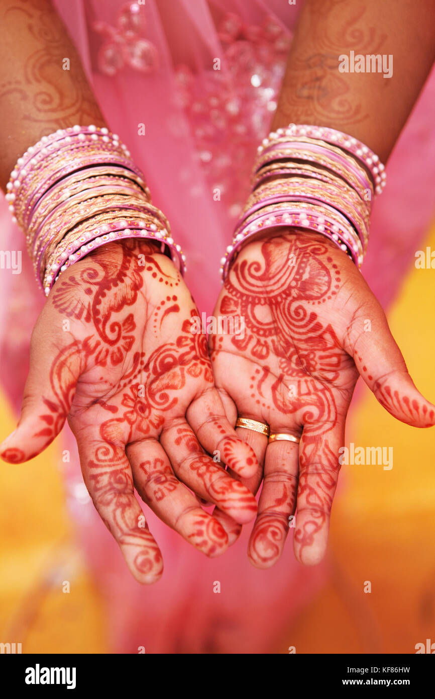 Lile Maurice Mehndi Ou Dessins Au Henné Sur Les Mains Des
