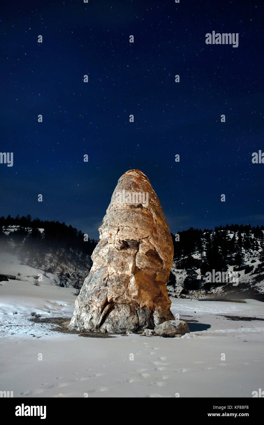 Usa, Wyoming, Yellowstone National Park, photo de nuit de la liberty cap au Mammoth Hot Springs Banque D'Images