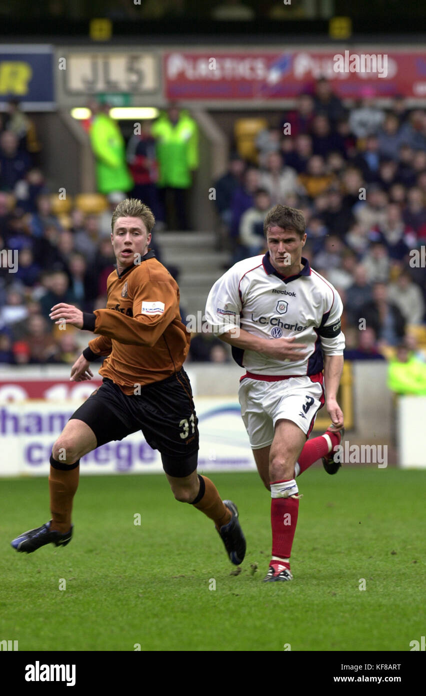 Joueur de Wolverhampton Wanderers Adam Proudlock et Shaun Smith de Crewe Banque D'Images