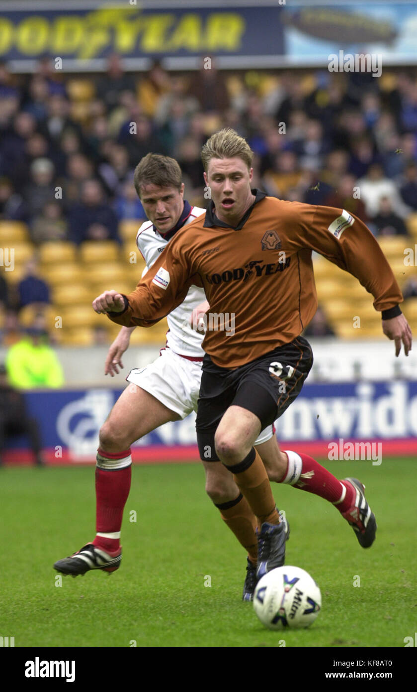 Joueur de Wolverhampton Wanderers Adam Proudlock et Shaun Smith de Crewe Banque D'Images