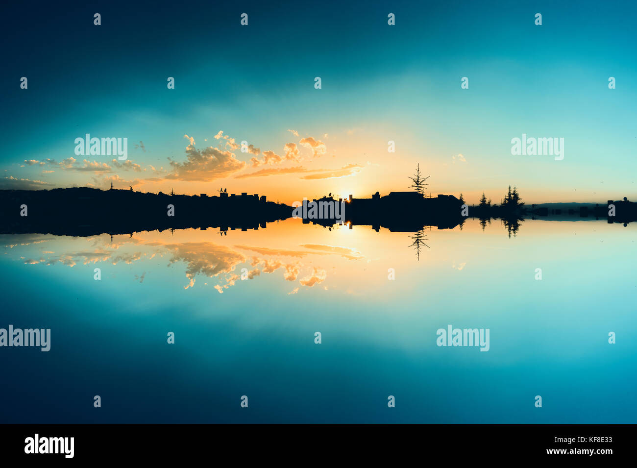 Silhouette ville couchers Banque D'Images