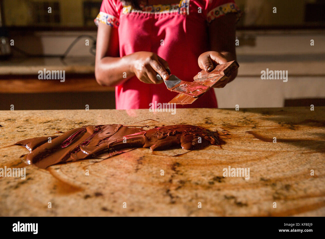 Belize, Punta Gorda, Toledo, vous pourrez participer à un bean pour bar chocolat classe où ils vont participer à l'ensemble du processus de transfo Banque D'Images