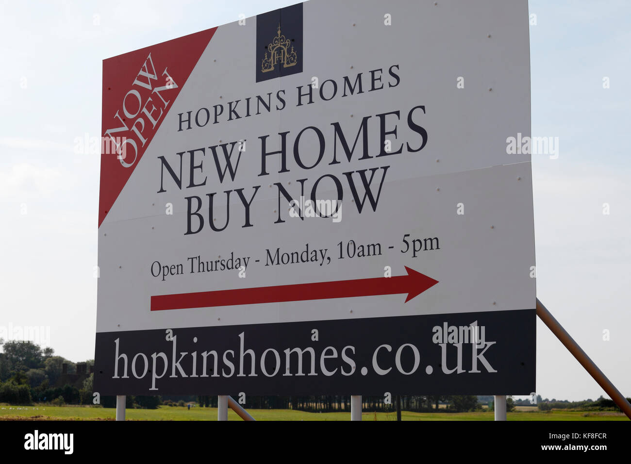Panneau publicitaire pour Hopkins Homes développement de nouveaux logements à Hunstanton à Norfolk. Banque D'Images