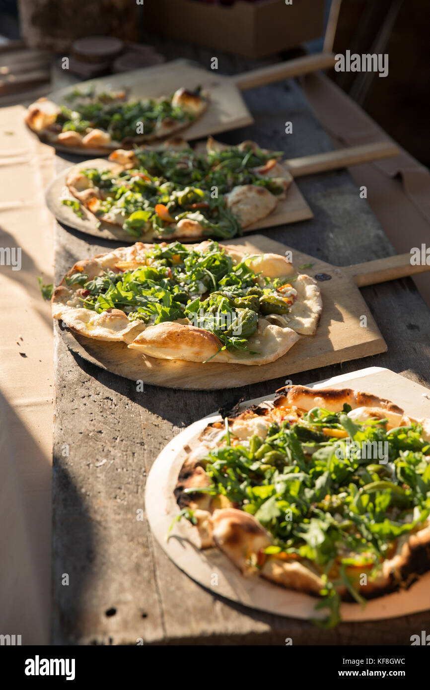 Usa, Ohio, Willamette Valley, pizzas sont servies lors d'un événement appelé bounty du comté à l'sokol blosser Winery, la nourriture préparée par Red Hill, du marché Banque D'Images