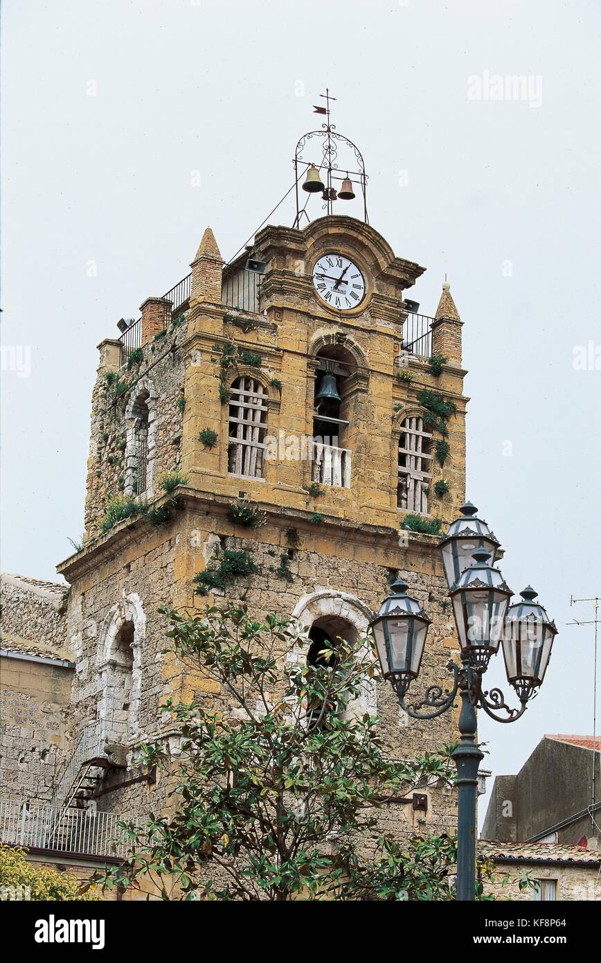 La SICILE, Aidone (en). La tour adelasia, clocher de l'église de Santa Maria de la cava. Banque D'Images
