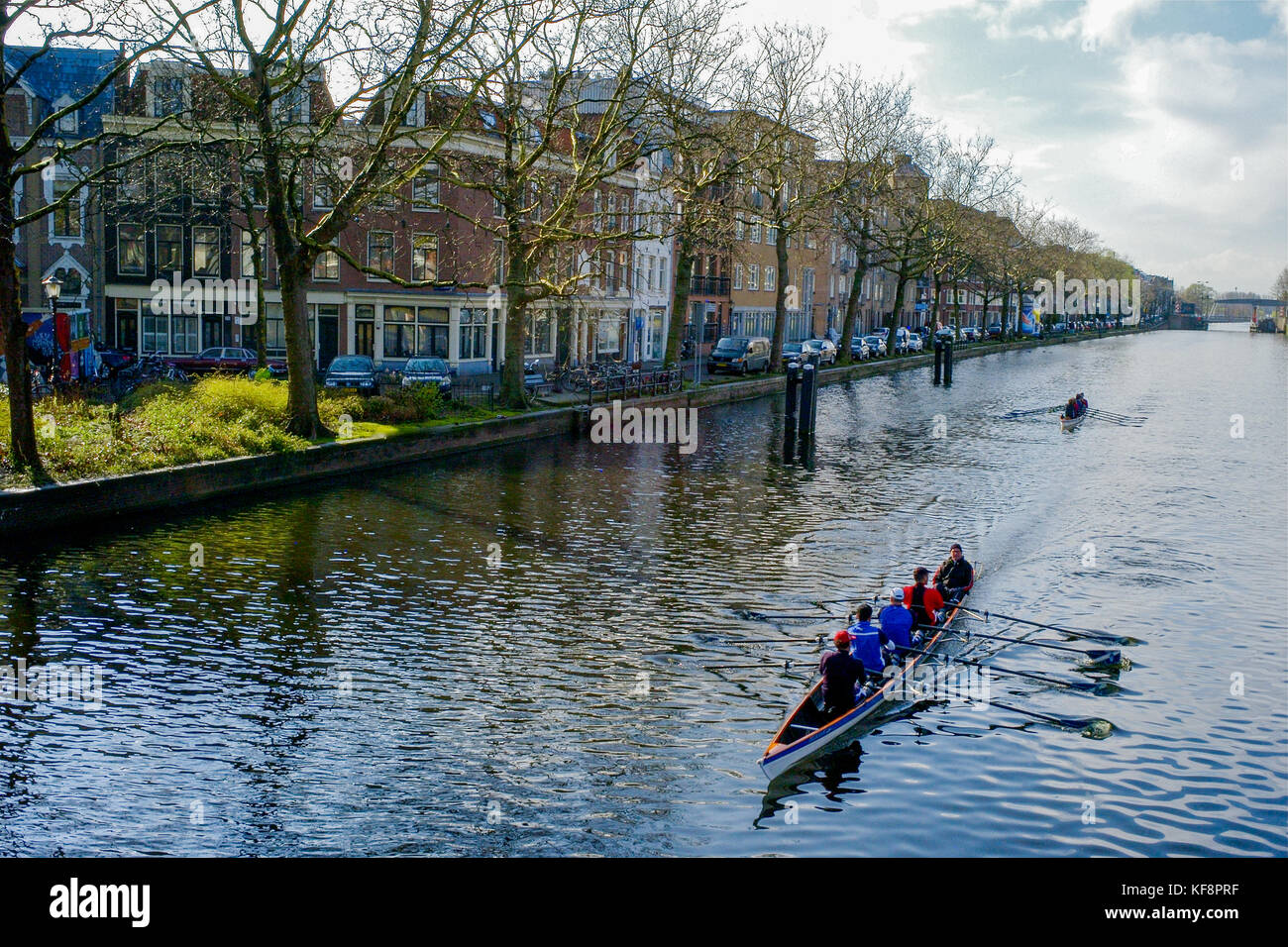 De l'aviron sur un canal, à Amsterdam, Pays-Bas Photo Stock - Alamy