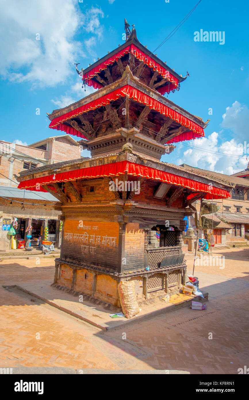 BHAKTAPUR, NÉPAL - 04 NOVEMBRE 2017 : ancien temple hindou dans la place Durbar à Bhaktapur, c'est la ville avec plus de temples pour la région Banque D'Images BHAKTAPUR, NÉPAL - 04 NOVEMBRE 2017 : ancien temple hindou dans la place Durbar à Bhaktapur, c'est la ville avec plus de temples pour la région Banque D'Images