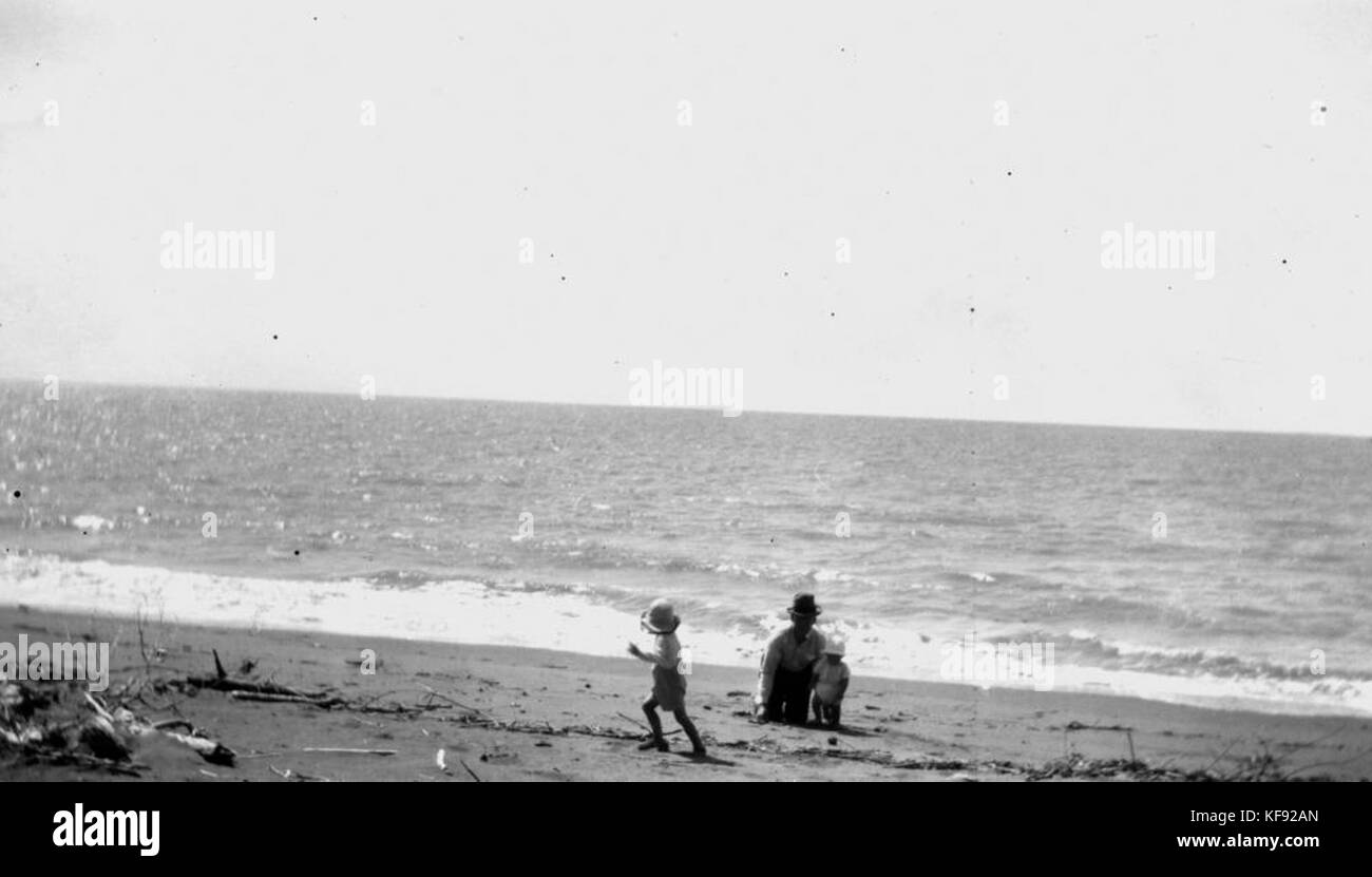 1126467 gambader sur Carmila Beach, ca. Années 1920 Banque D'Images