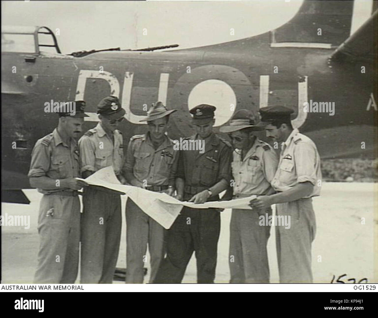 Les pilotes de l'Escadron 22 RAAF Boston Guinée 1944 AWM OG1529 Banque D'Images