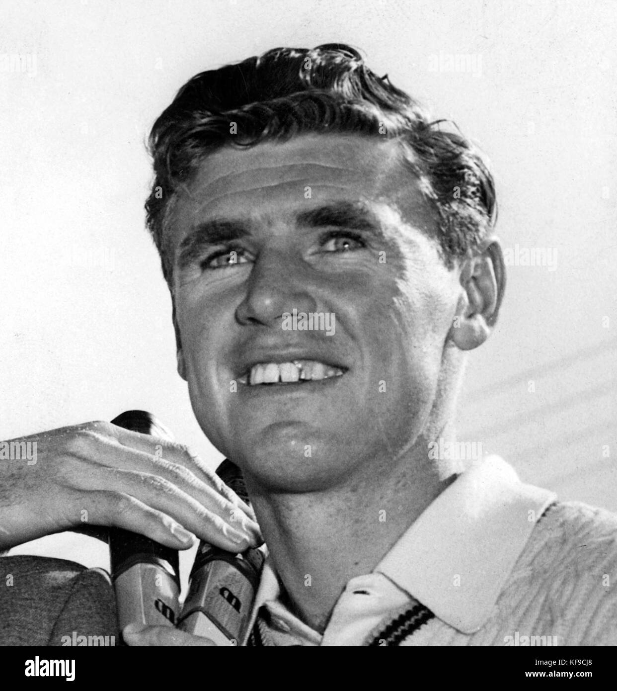 Portrait de Frank Sedgman, joueur de tennis australien connu pour son succès dans les années 1940 et 1950 Il est célébré pour ses contributions au sport et ses réalisations dans le tennis. Banque D'Images