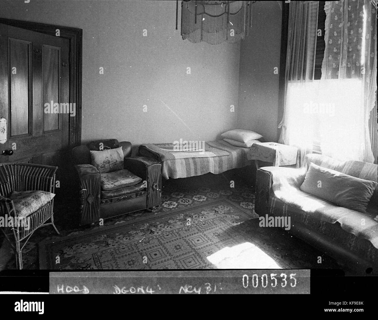 La chambre à coucher de la maison des Frères chrétiens à Kirribilli est un espace historique au sein de l’institution, reflétant le design minimaliste et fonctionnel typique des espaces de vie institutionnels du milieu du XXe siècle. La salle est connue pour son design pratique et son but commun. Banque D'Images