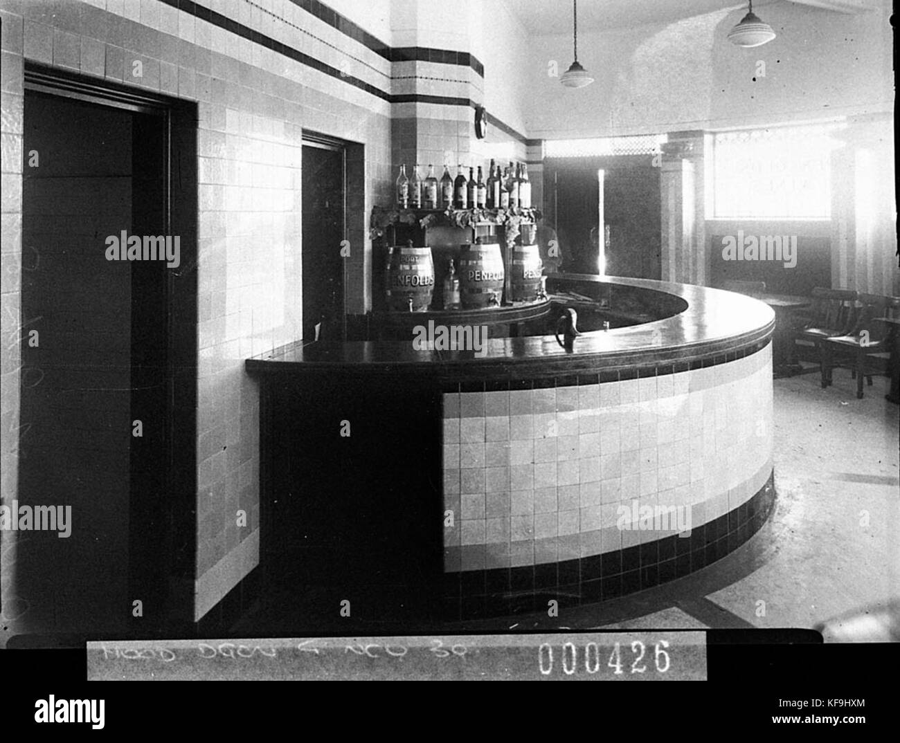 12172 Vins Penfolds afficher dans un bar semi-circulaire Banque D'Images