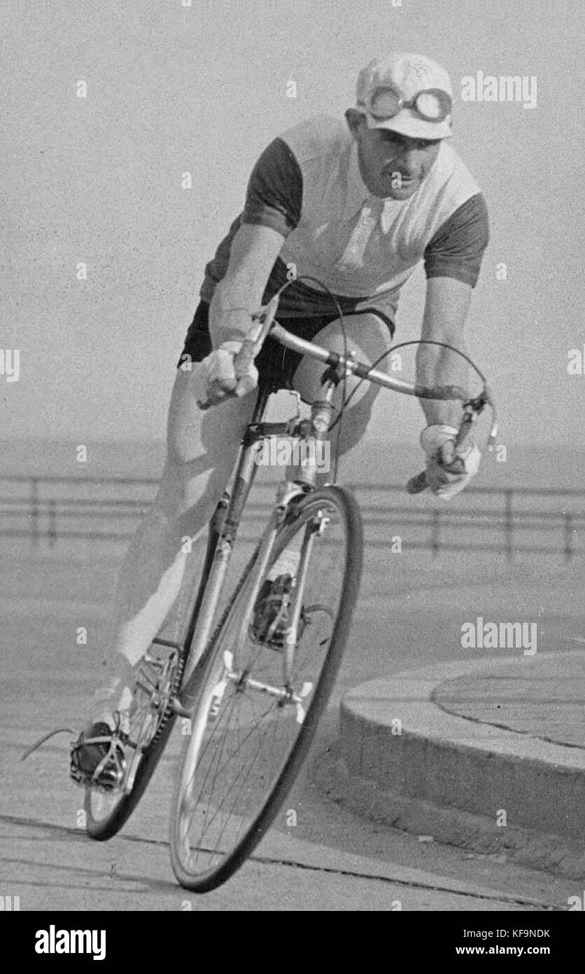 Photo Vintage Cyclisme Années 1930 – Tirage Argentique Signé G. Babey – Course Cycliste Epinal – Format 13x17 Cm