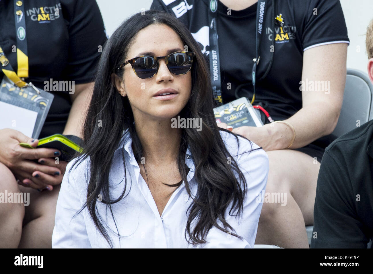 Prince Harry et sa petite amie Meghan Markle regardent un match de tennis en fauteuil roulant dans le cadre des Jeux Invictus à Toronto avec : Meghan Markle où : Toronto, Canada quand : 25 Sep 2017 crédit : Euan Cherry/WENN.com Banque D'Images