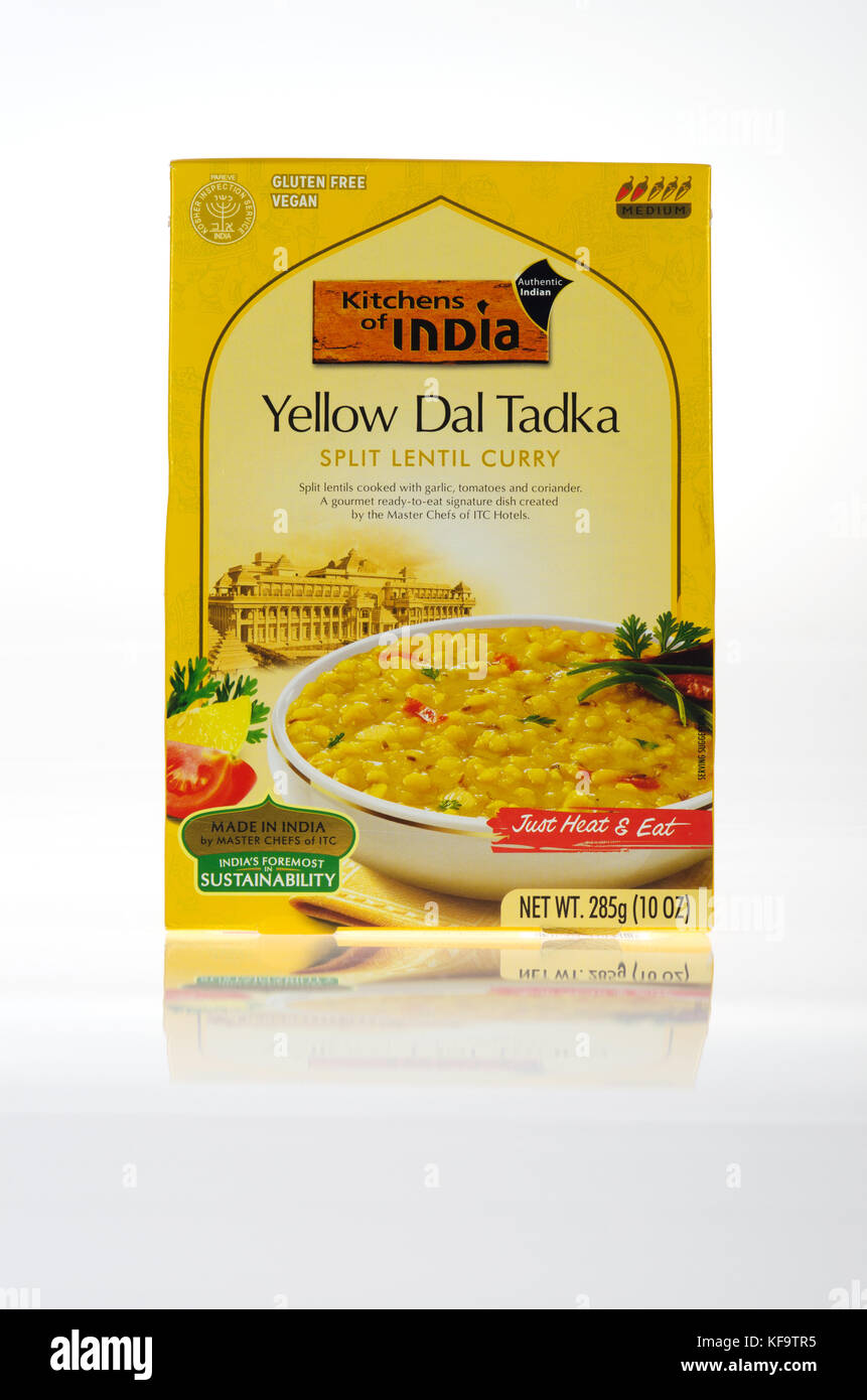 Fort d'Indiens La Dal Tadka jaune des cuisines de l'Inde au curry de lentilles de marque split Banque D'Images