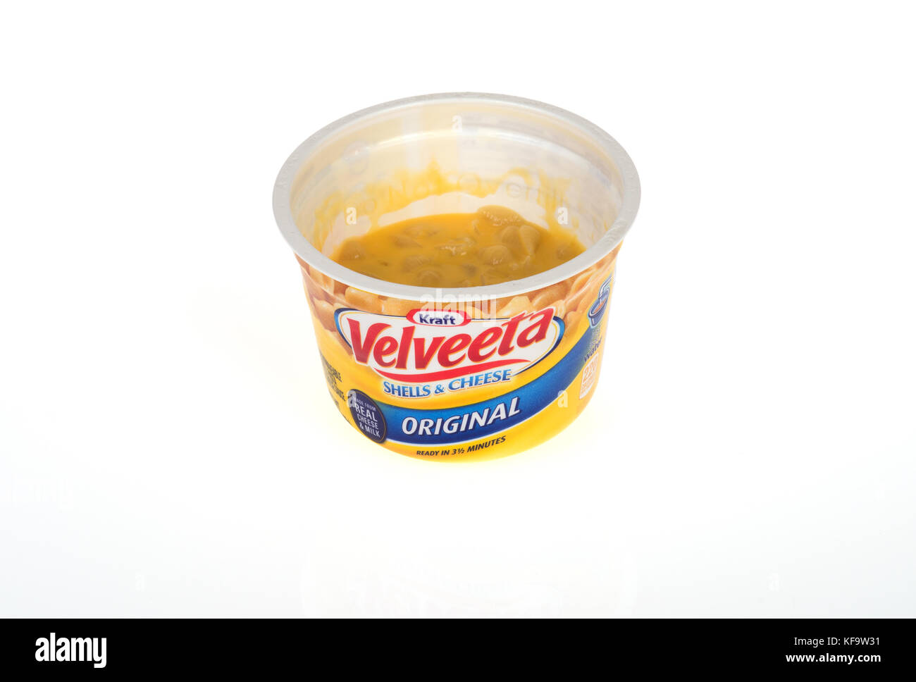 Servir seul obus Velveeta Kraft macaroni au fromage contenant un four micro-ondes Banque D'Images