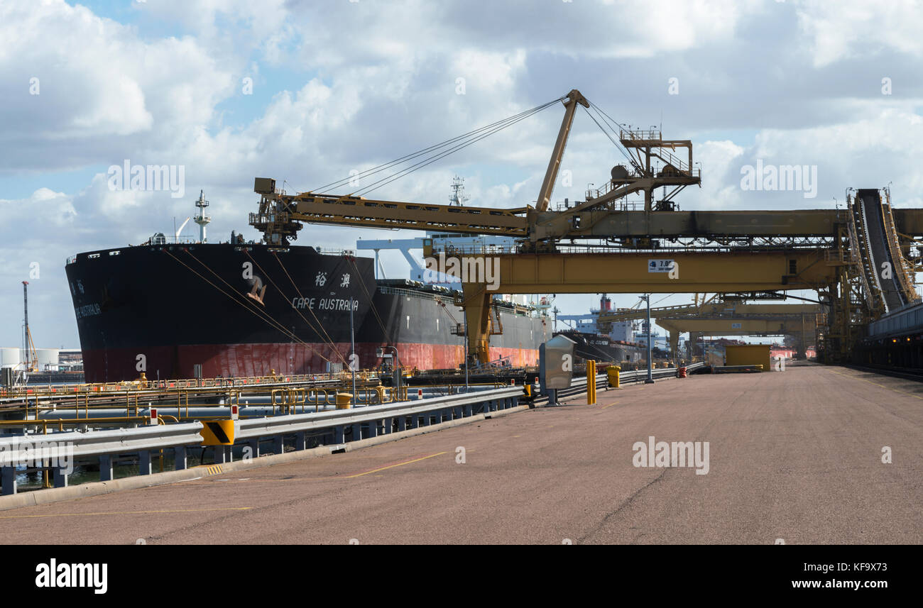 Cap Australie chargement du charbon 15 AOÛT, 2016 NEWCASTLE, NOUVELLE GALLES DU SUD, AUSTRALIE. prêt pour l'exportation des marchandises vers des endroits dans le monde entier. Banque D'Images