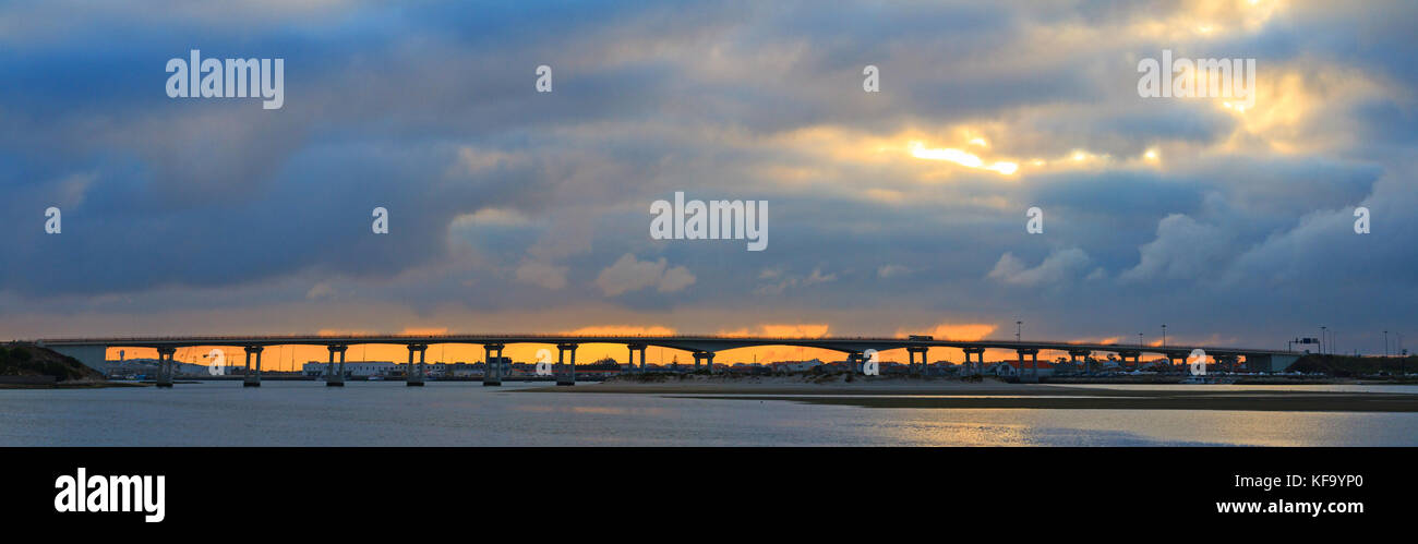 Grand pont au-dessus de la baie Banque D'Images