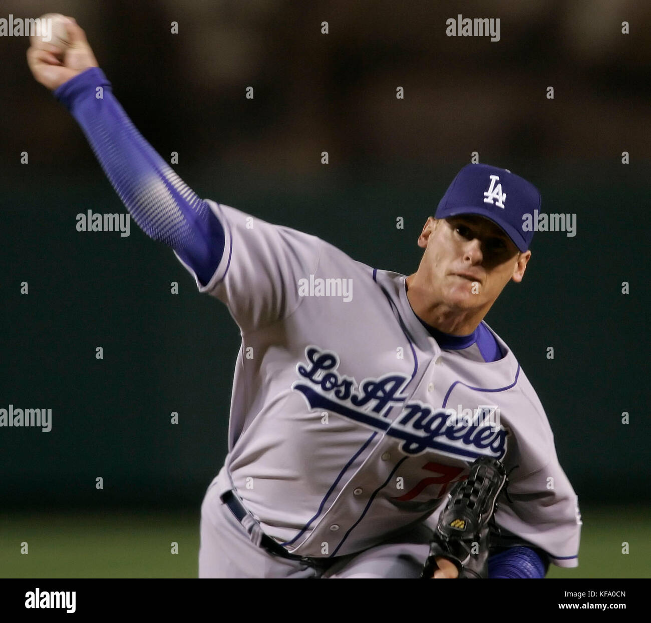 Chad Billingsley, lanceur des Dodgers de Los Angeles, lance contre les Angels de Los Angeles lors de la première manche d'un match de baseball à Anaheim, Calif, le samedi 1er avril 2006. Photo de Francis Specker Banque D'Images